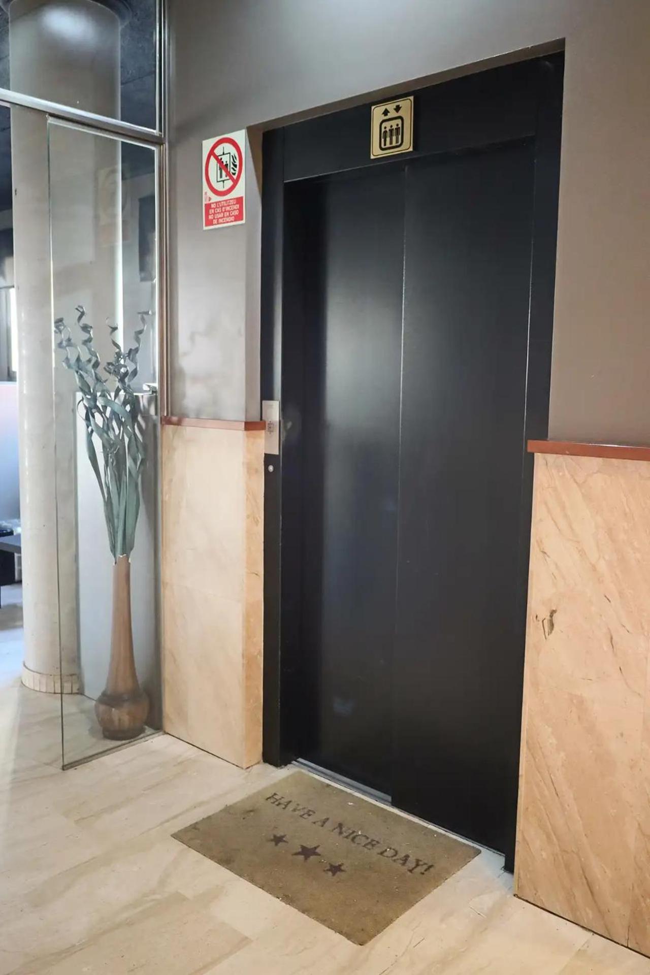 Hotel Sant Celoni Exterior foto